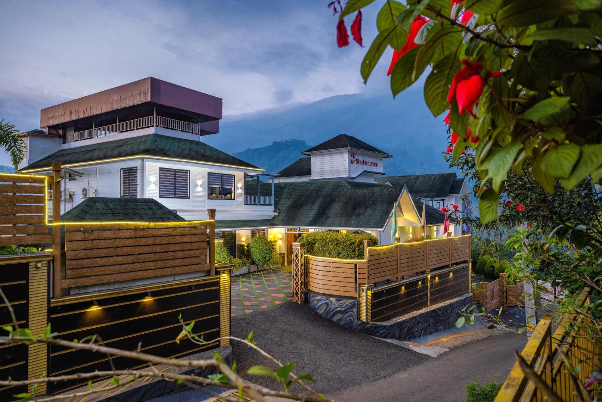 โรงแรมสตาร์ เอมิเรตส์ Anachal ภายนอก รูปภาพ