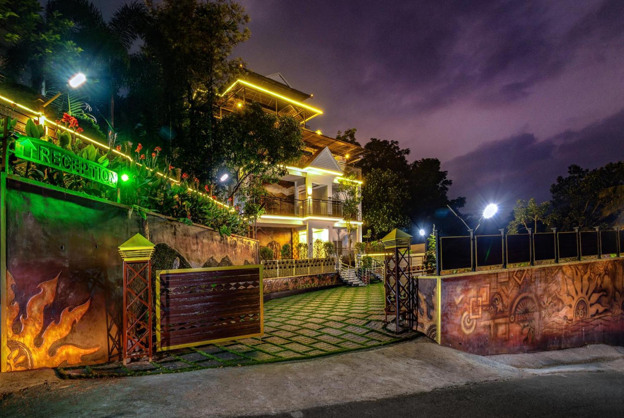 โรงแรมสตาร์ เอมิเรตส์ Anachal ภายนอก รูปภาพ
